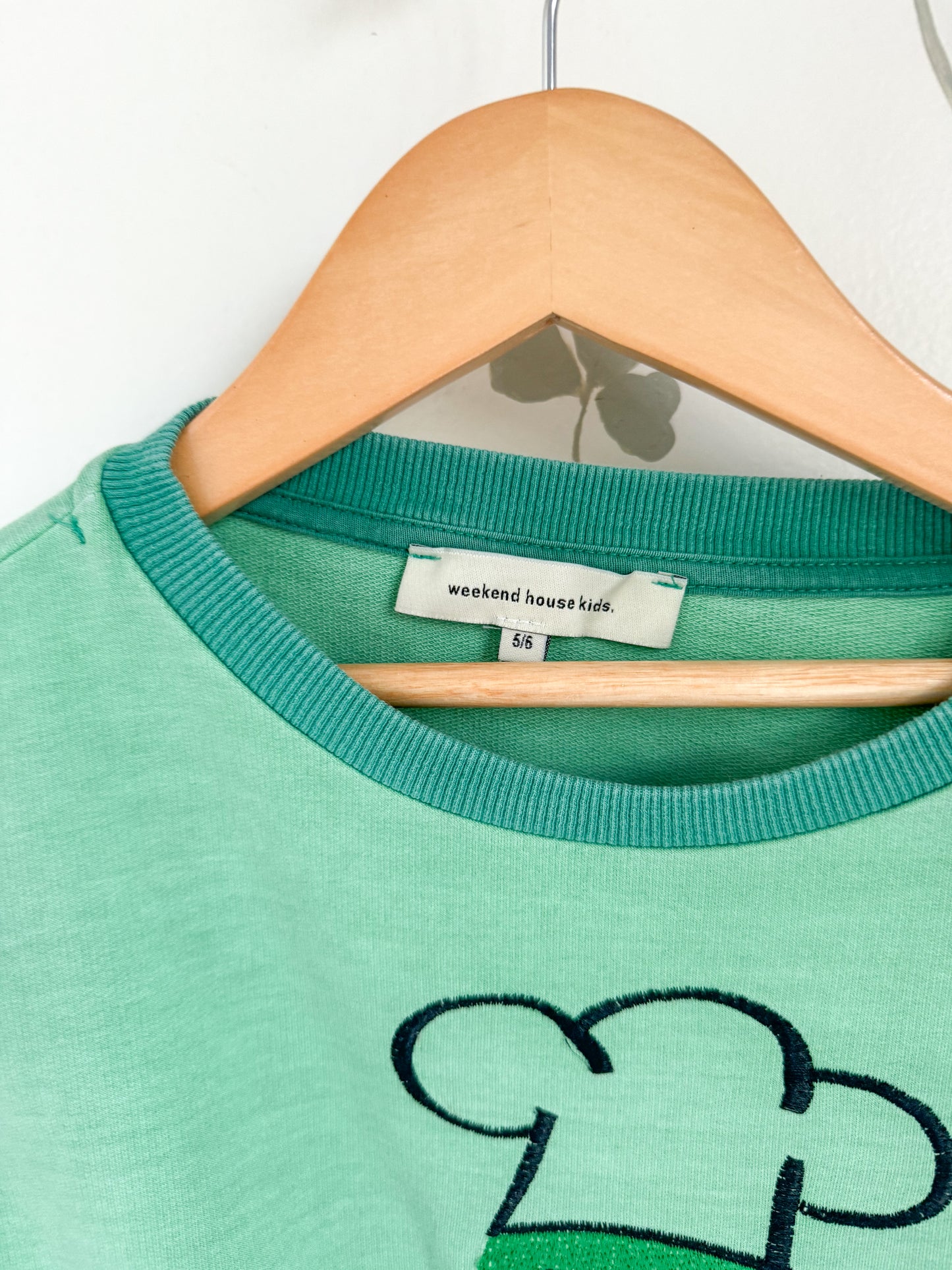 Weekend House Kids Green Crewneck - 5/6 Years